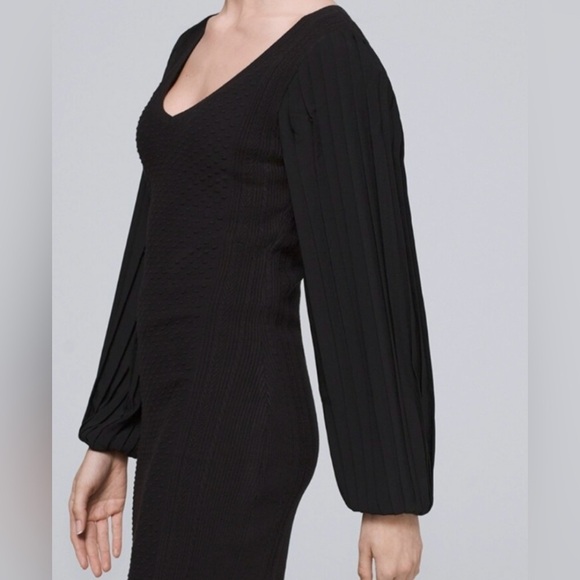 NWOT Women’s White House Black Market Pleated
Sleeve Sweater Dress Size Large - Picture 2 of 12